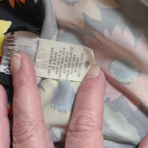 Vintage 70's Black w/Daisies Short Sleeved Button Up Blouse -Modern Edge Sz LG - Picture 12 of 16